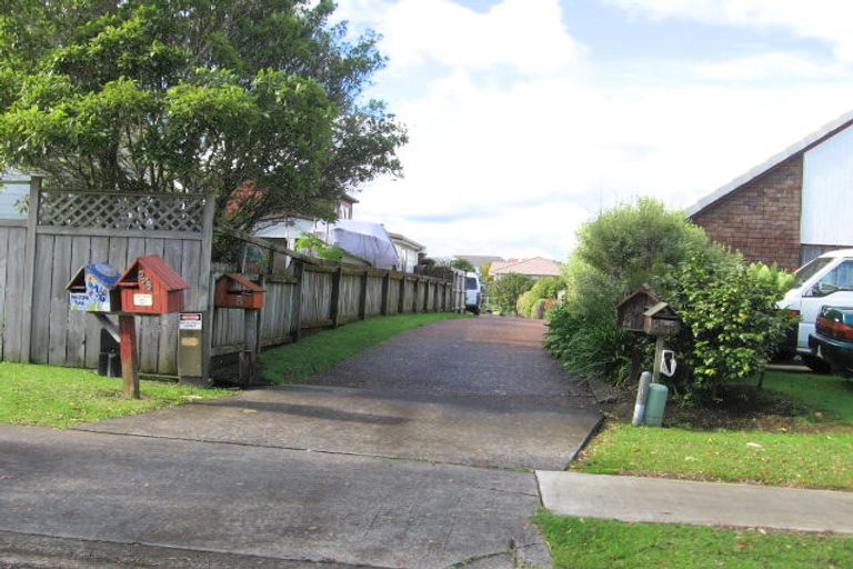 Photo of property in 2/10 Kallaroo Place, Botany Downs, Auckland, 2010