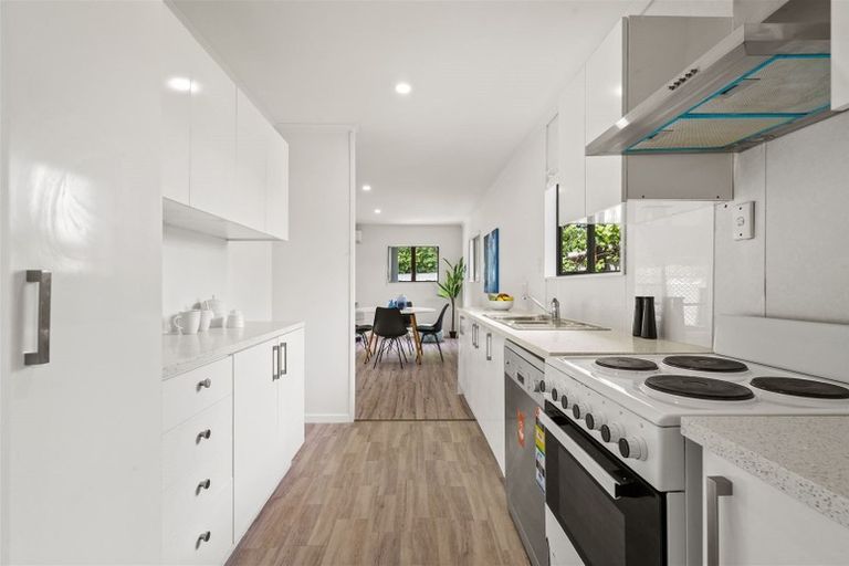 Photo of property in 2/24 Edinburgh Avenue, Rosehill, Papakura, 2113