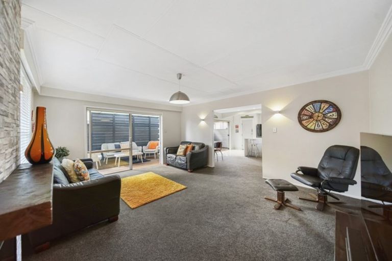 Photo of property in 13 Bradbury Road, Botany Downs, Auckland, 2010