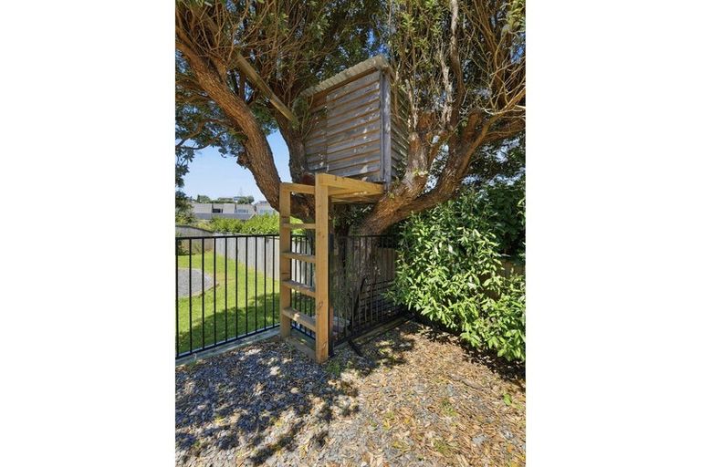 Photo of property in 9 Bronte Place, Whalers Gate, New Plymouth, 4310