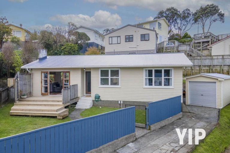 Photo of property in 56 Batchelor Street, Newlands, Wellington, 6037