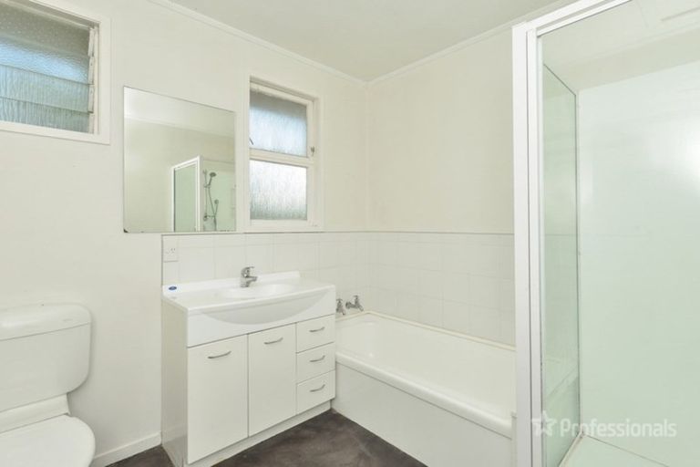 Photo of property in 9 Hardie Grove, Featherston, 5710