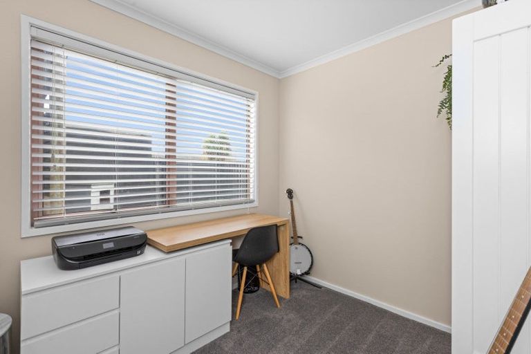 Photo of property in 35 Wynyard Crescent, Tamatea, Napier, 4112