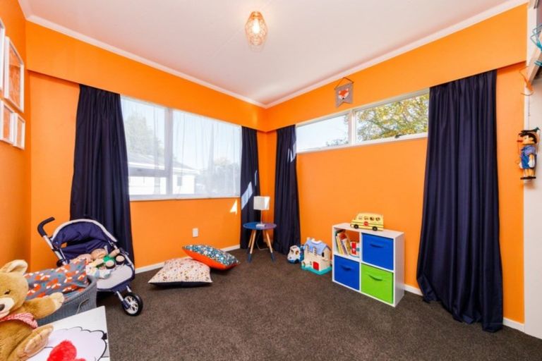 Photo of property in 107 Ruamahanga Crescent, Terrace End, Palmerston North, 4410