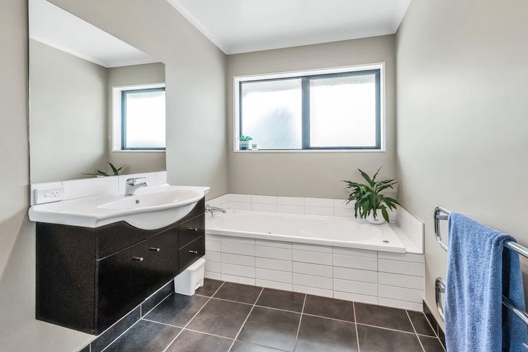 Photo of property in 12 Frame Crescent, Rolleston, 7614