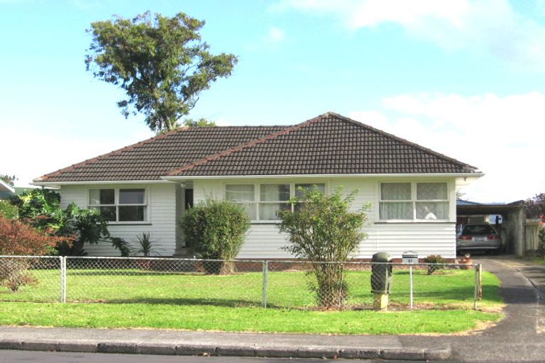 Photo of property in 31 Mackenzie Street, Te Atatu South, Auckland, 0610