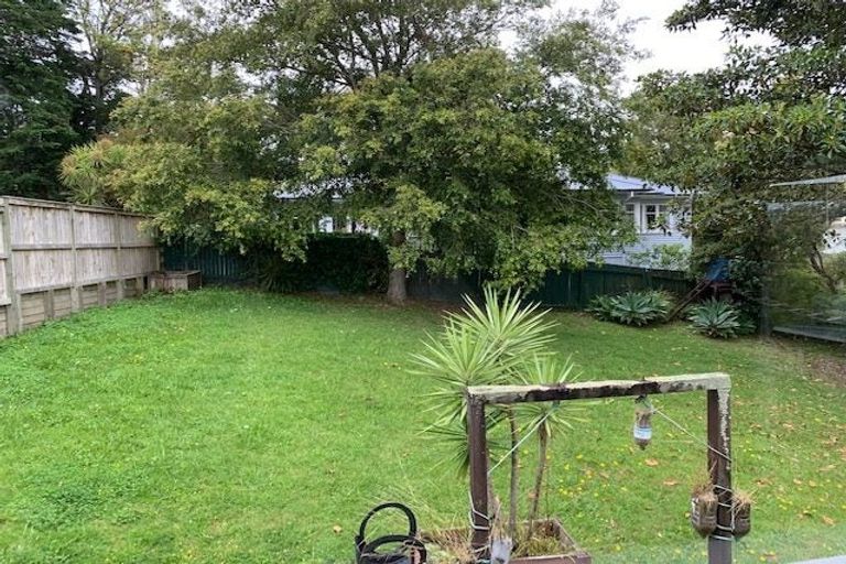 Photo of property in 16 Acacia Road, Torbay, Auckland, 0632