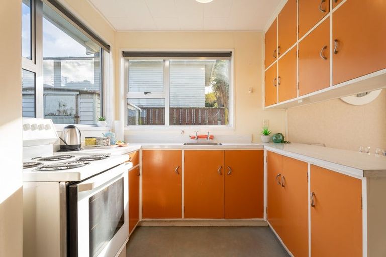 Photo of property in 1e Herewini Street, Titahi Bay, Porirua, 5022