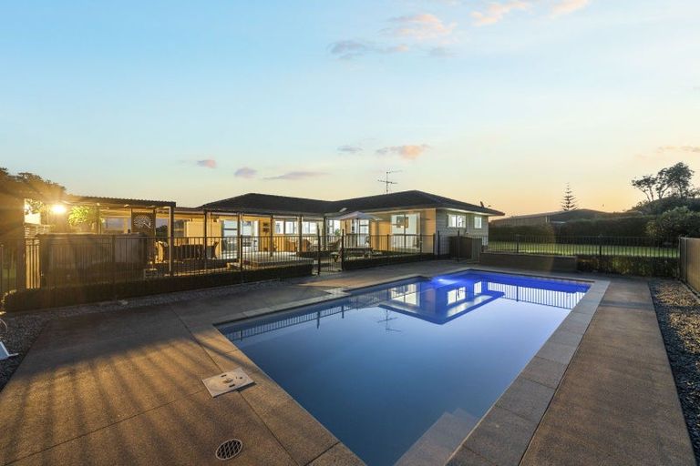 Photo of property in 968a Waiuku Road, Waiuku, 2681