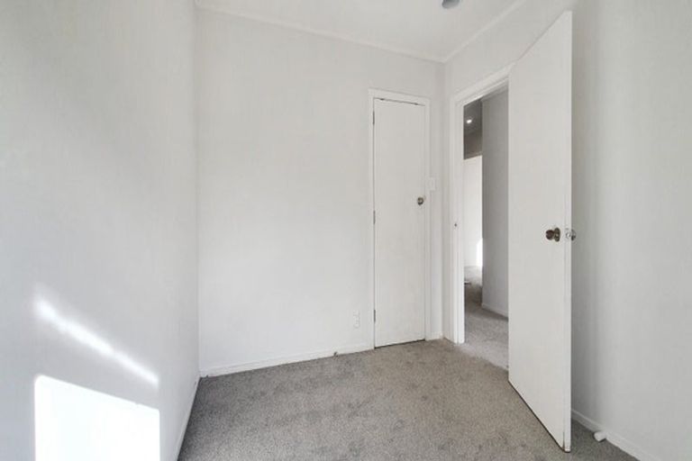 Photo of property in 28 Middlemore Crescent, Papatoetoe, Auckland, 2025