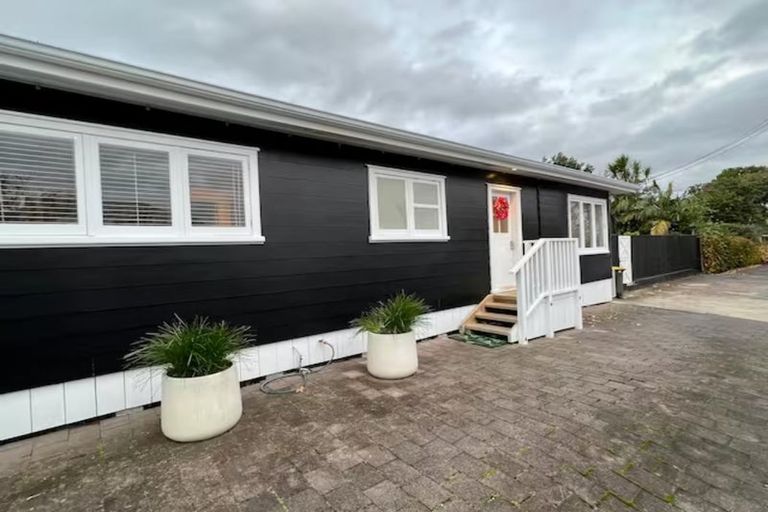 Photo of property in 1/18a Ascot Avenue, Narrow Neck, Auckland, 0624