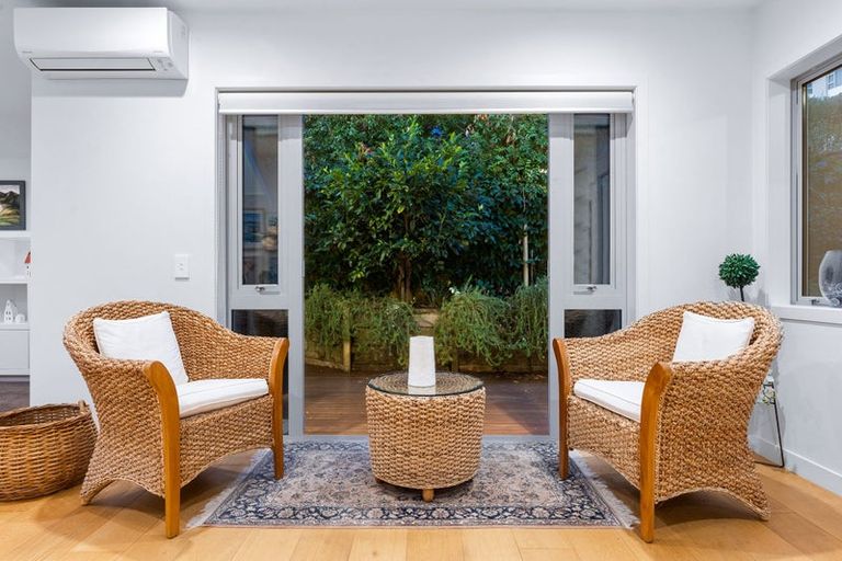 Photo of property in 18a Sylvan Park Avenue, Milford, Auckland, 0620