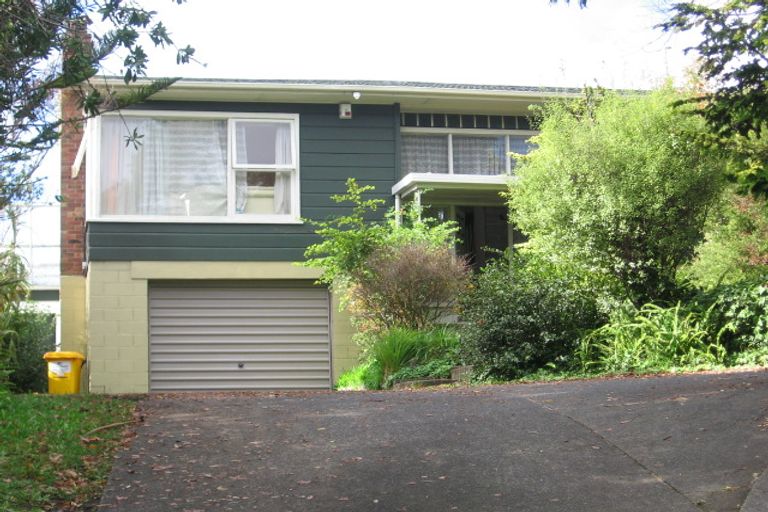 Photo of property in 323 East Coast Road, Mairangi Bay, Auckland, 0630