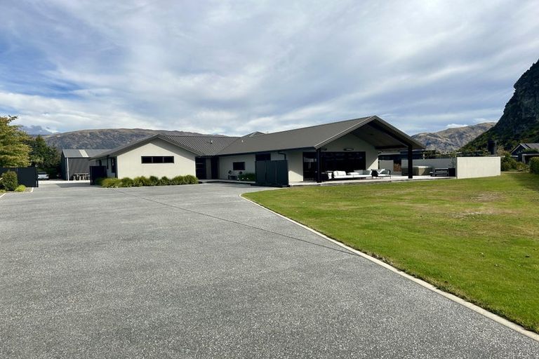 Photo of property in 5 Old Racecourse Road, Albert Town, Wanaka, 9305