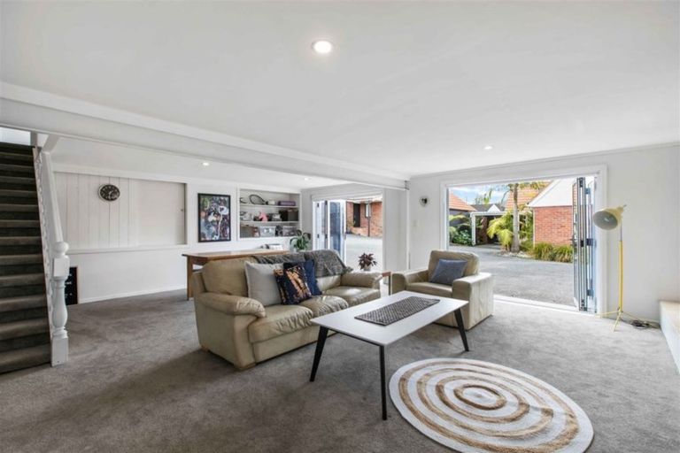 Photo of property in 2/5 Elderwood Lane, Belmont, Auckland, 0622