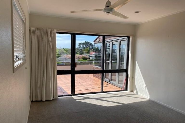 Photo of property in 2/31 Sunderlands Road, Half Moon Bay, Auckland, 2012