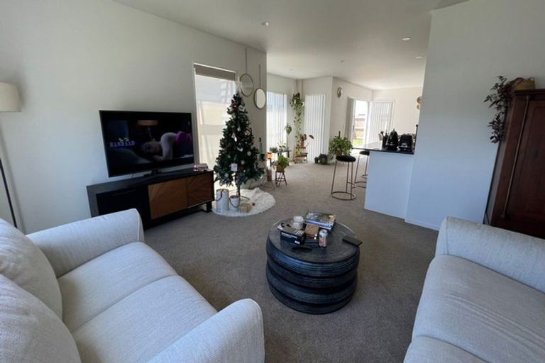 Photo of property in 10 Aeronautic Road, Takanini, 2112