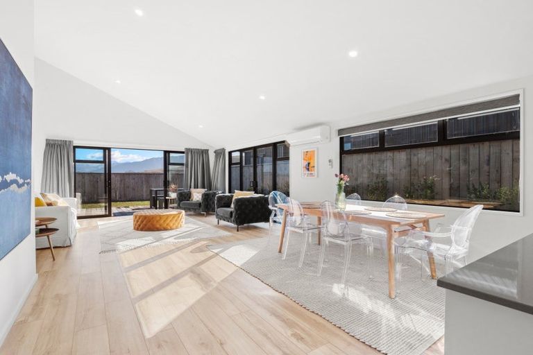 Photo of property in 22 Muster Road, Jacks Point, 9371