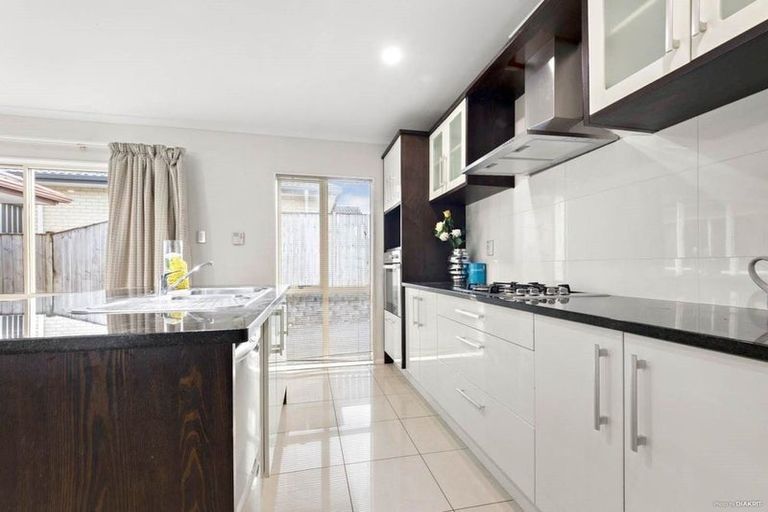 Photo of property in 22 Seresin Crescent, Flat Bush, Auckland, 2016