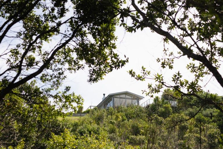 Photo of property in 1024 Takatu Road, Tawharanui Peninsula, Matakana, 0986