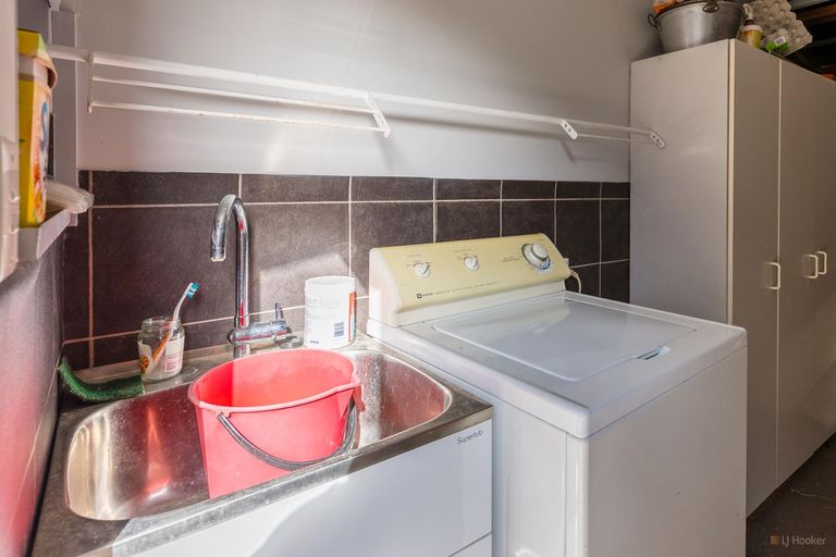 Photo of property in 84 Timaru Road, Waimate, 7924