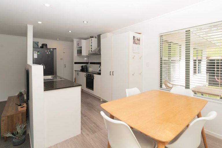 Photo of property in 13 Lanier Place, Glendene, Auckland, 0602