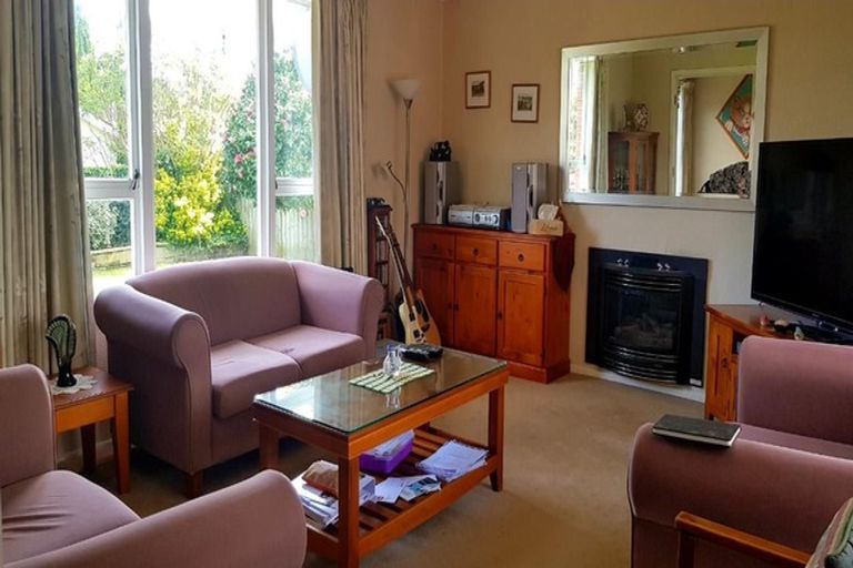 Photo of property in 15 Charles Street, Clouston Park, Upper Hutt, 5018