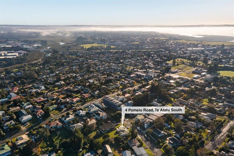 Photo of property in 4 Pomelo Road, Te Atatu South, Auckland, 0610