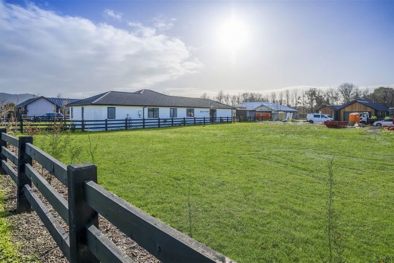 Photo of property in 3 Munro Oak Lane, Clevedon, 2582