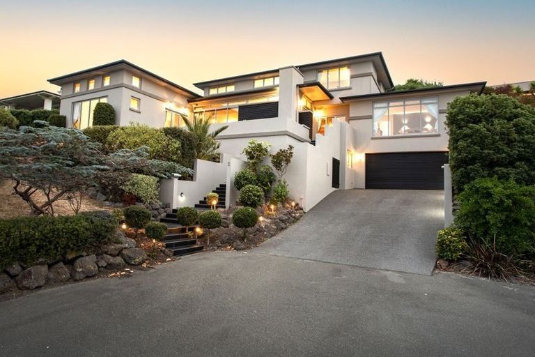 Photo of property in 2 Serenata Lane, Redcliffs, Christchurch, 8081