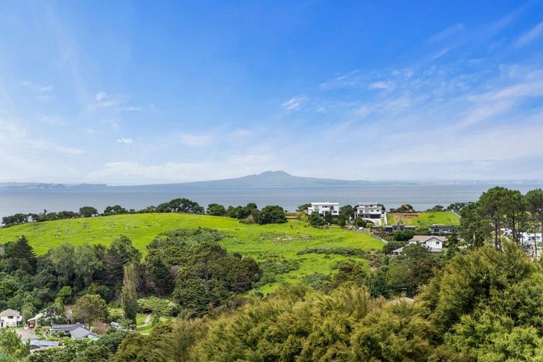 Photo of property in 86 Wade River Road, Stanmore Bay, Whangaparaoa, 0932