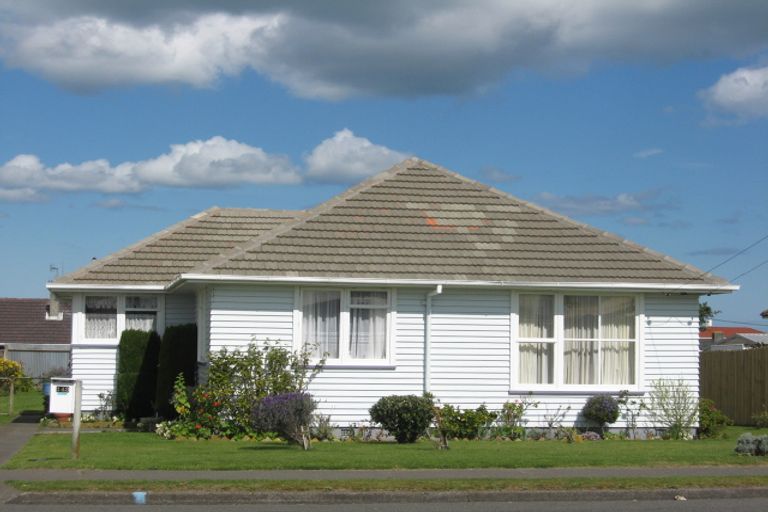 Photo of property in 143 Puriri Street, Castlecliff, Whanganui, 4501