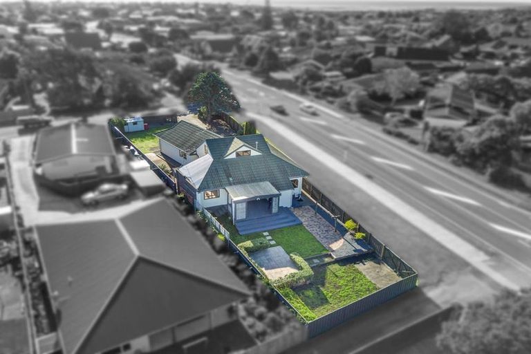 Photo of property in 50 Walton Road, Paraparaumu Beach, Paraparaumu, 5032