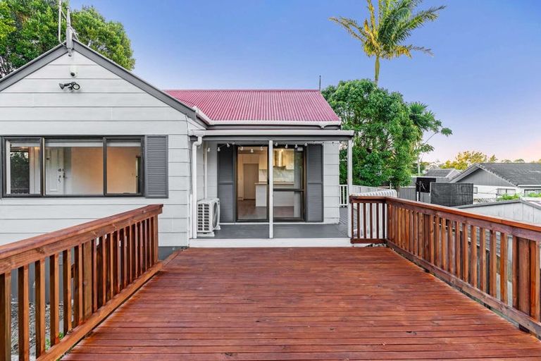 Photo of property in 65 Reynella Drive, Massey, Auckland, 0614