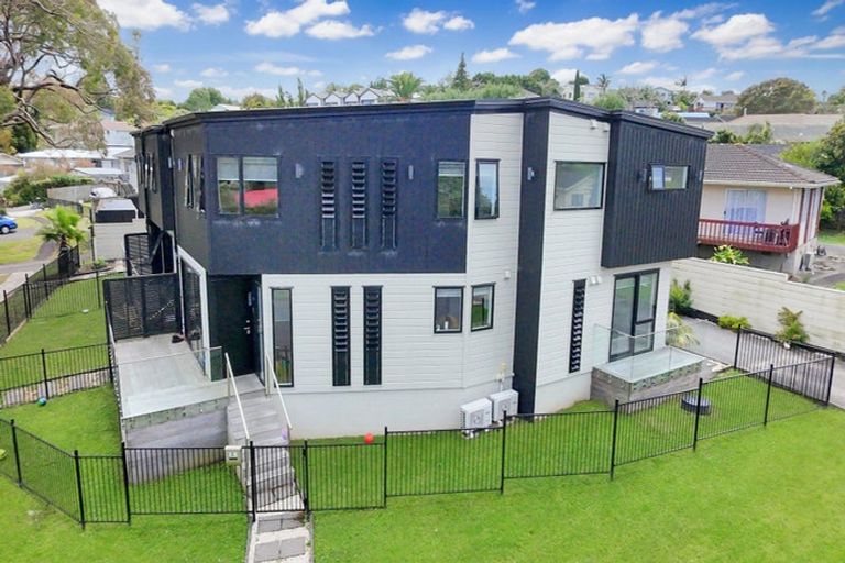 Photo of property in 2 Peterhouse Place, West Harbour, Auckland, 0618