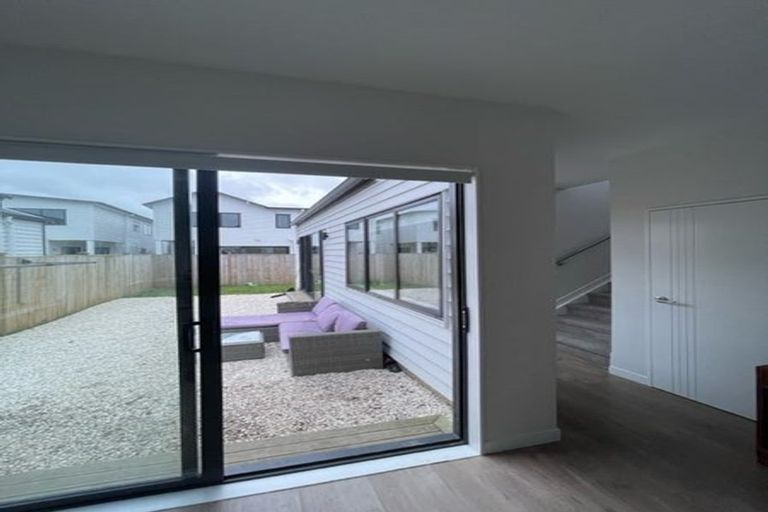 Photo of property in 10 John Burn Road, Takanini, 2110