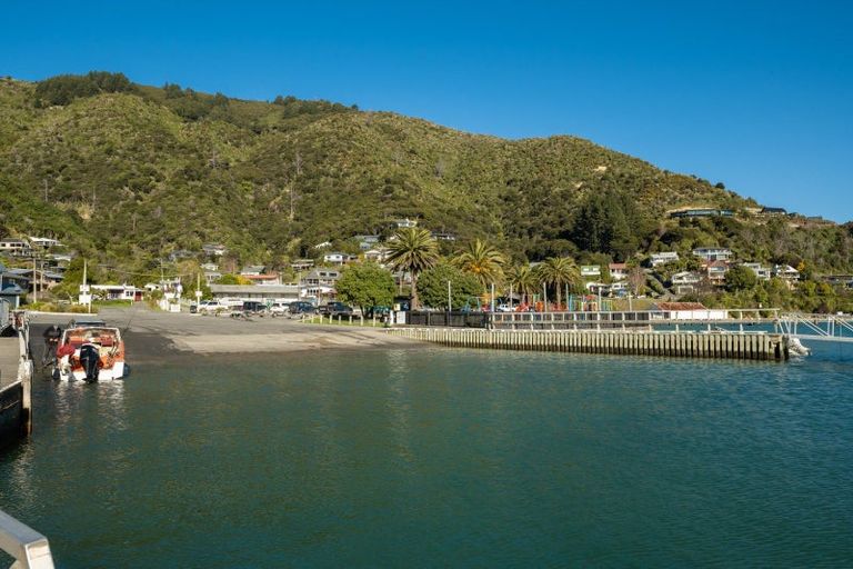 Photo of property in 27 Amelia Crescent, Waikawa, Picton, 7220