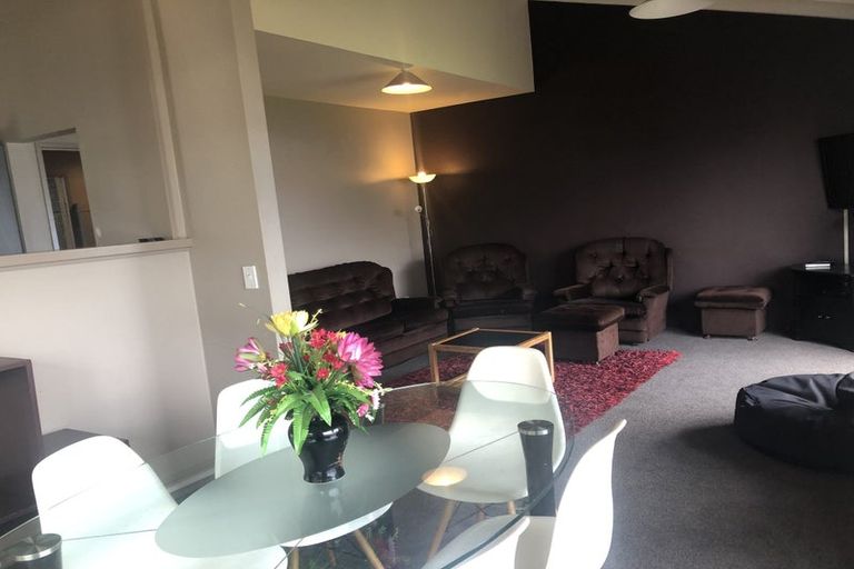 Photo of property in 15a Cameron Place, Fernhill, Queenstown, 9300