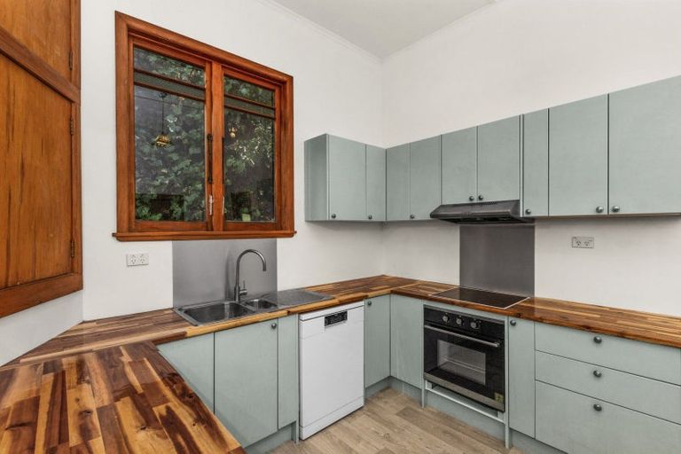 Photo of property in 25 Chaucer Road, Hospital Hill, Napier, 4110