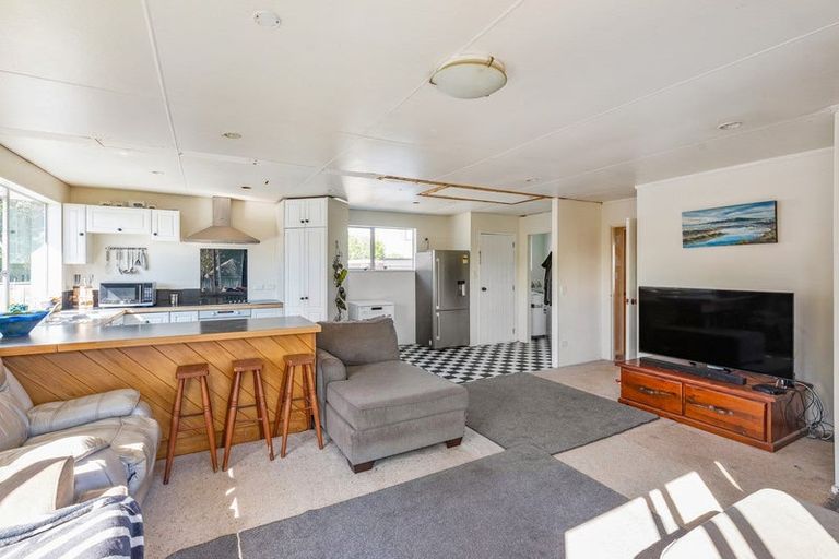 Photo of property in 86 Aorangi Road, Paraparaumu, 5032