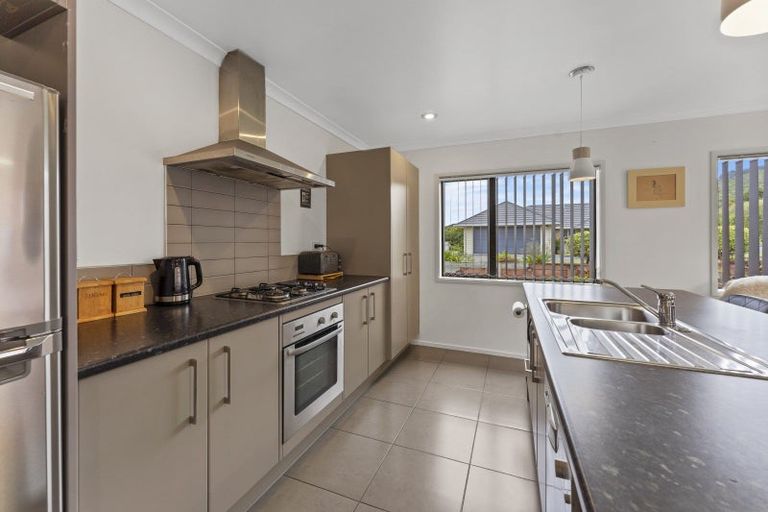 Photo of property in 5 Ronald Scott Grove, Riverstone Terraces, Upper Hutt, 5018
