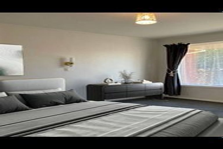 Photo of property in 2/82 Grahams Road, Burnside, Christchurch, 8041