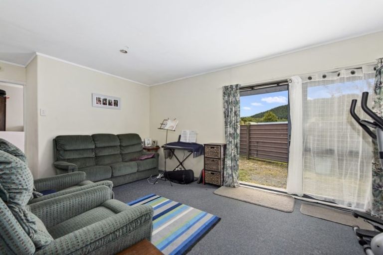 Photo of property in 100 Gibbons Street, Ebdentown, Upper Hutt, 5018