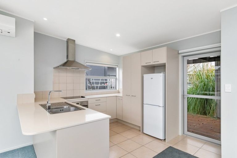 Photo of property in 2 Tory Way, Omokoroa, 3114