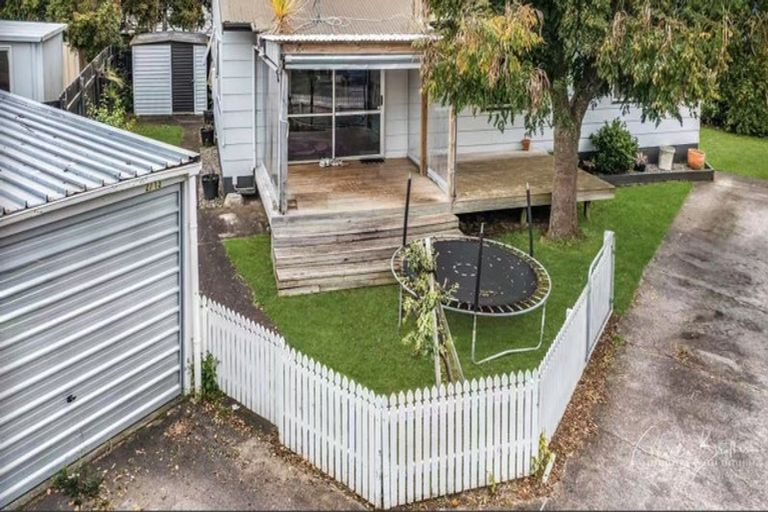 Photo of property in 2/13 Justamere Place, Weymouth, Auckland, 2103