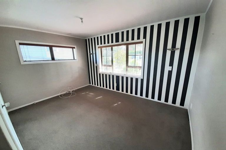 Photo of property in 2a Korotaha Terrace, Rothesay Bay, Auckland, 0630