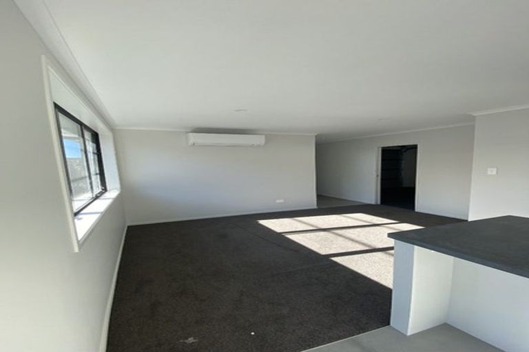 Photo of property in 3 Hammick Crescent, Pyes Pa, 3112