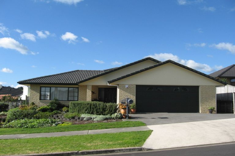 Photo of property in 10 Byblos Place, The Gardens, Auckland, 2105