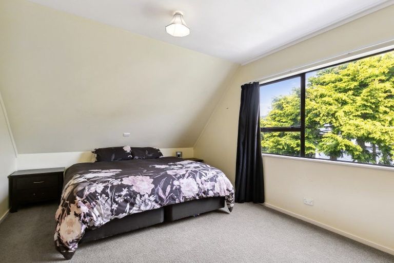 Photo of property in 19 Bassett Road, Johnsonville, Wellington, 6037