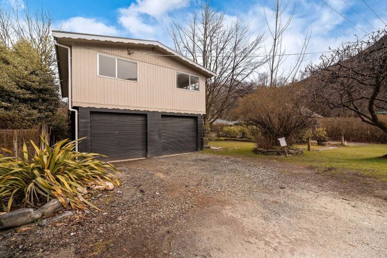 Photo of property in 6 Merioneth Street, Arrowtown, 9302
